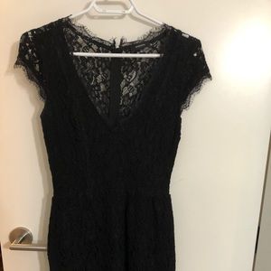Aritzia babaton black lace V- neck dress